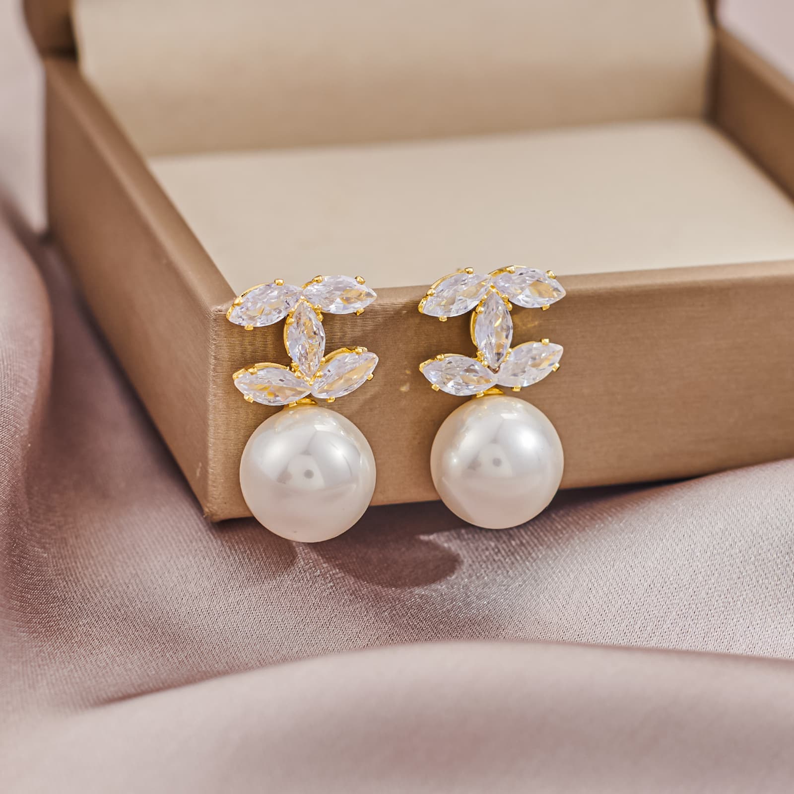 Wholesale Geometric Zircon Pearl Stud Earrings Gold Plated - 1