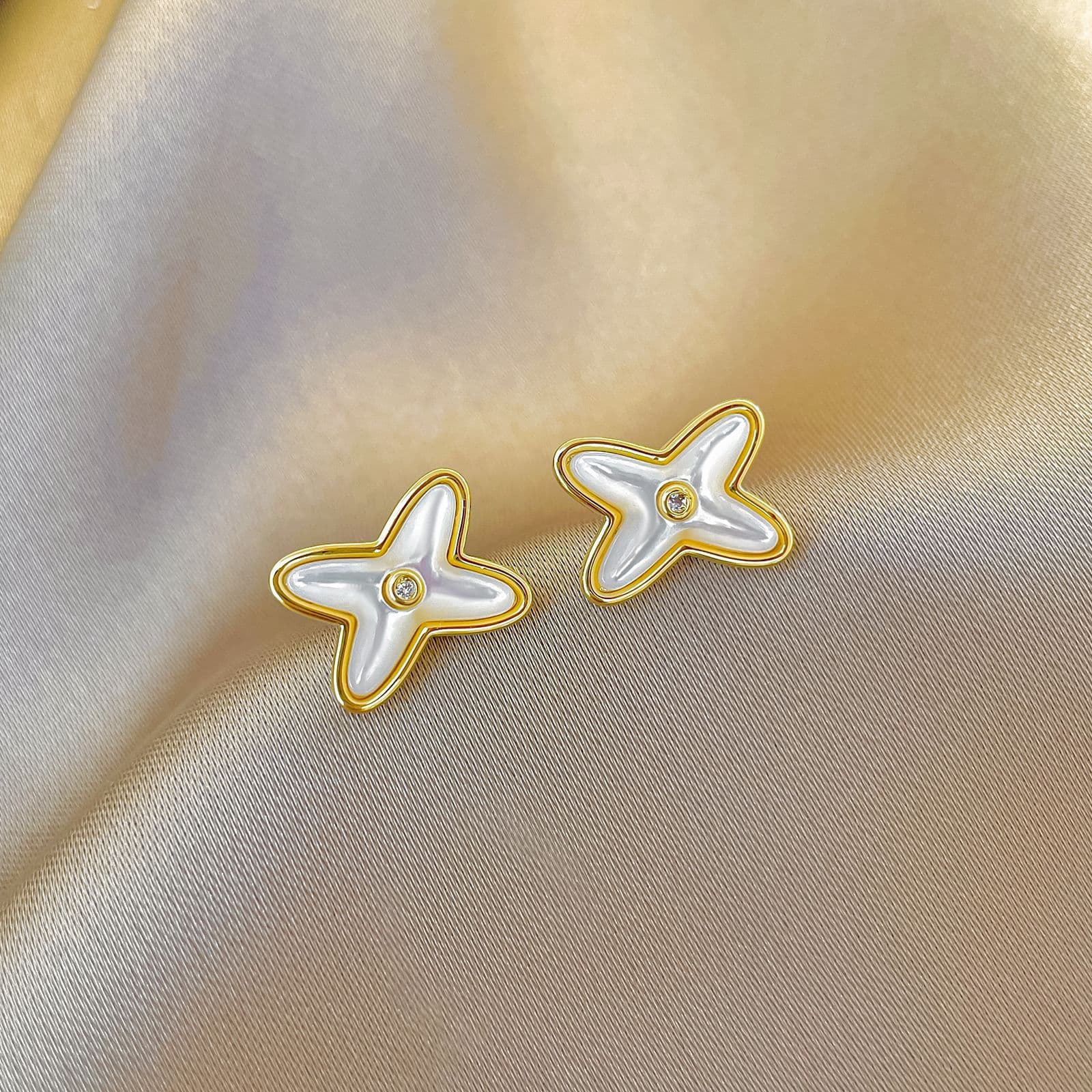 Cross Pave Zirconia Stud Earrings, 9 - 1