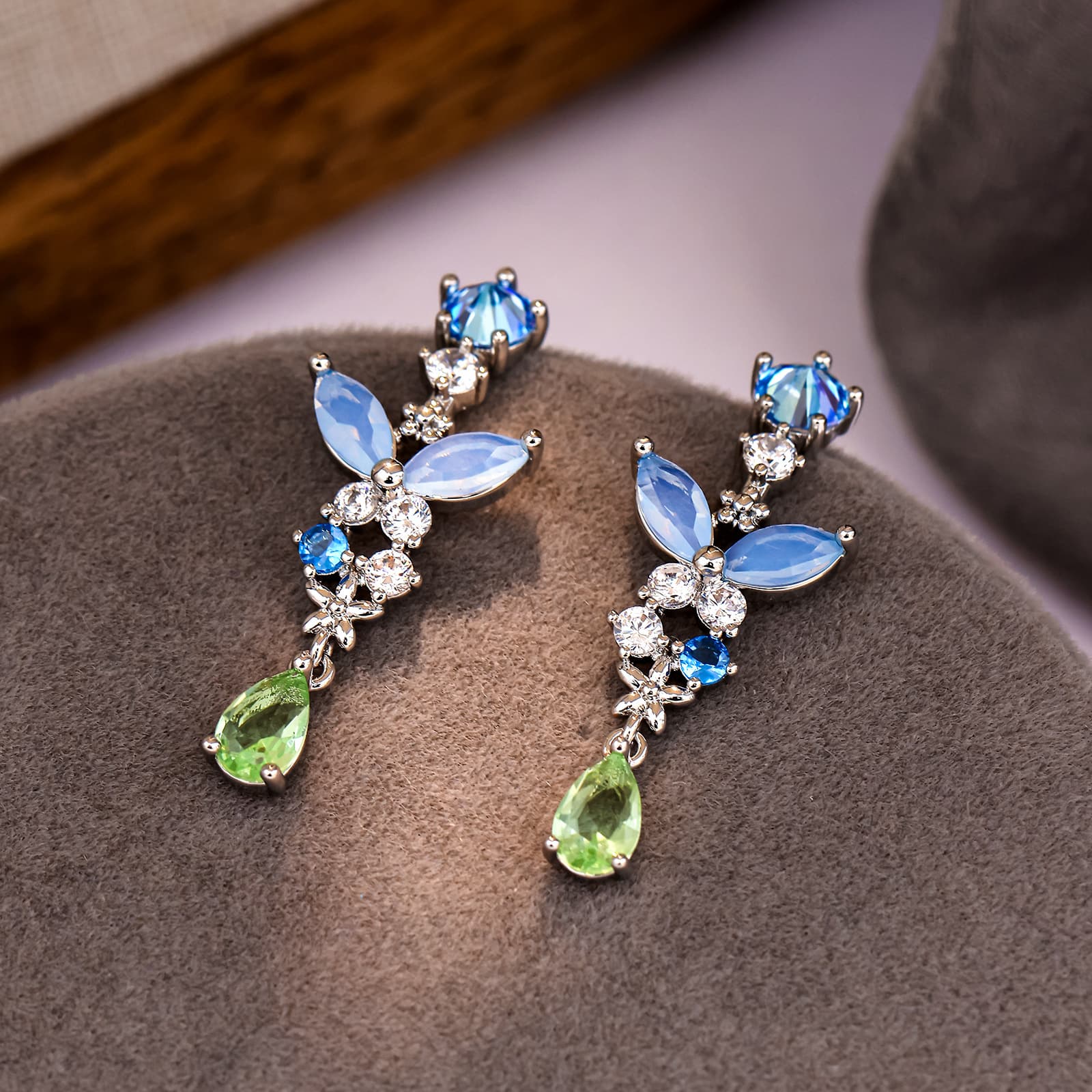 Light Luxury Zircon Stud Earrings Wholesale - 1