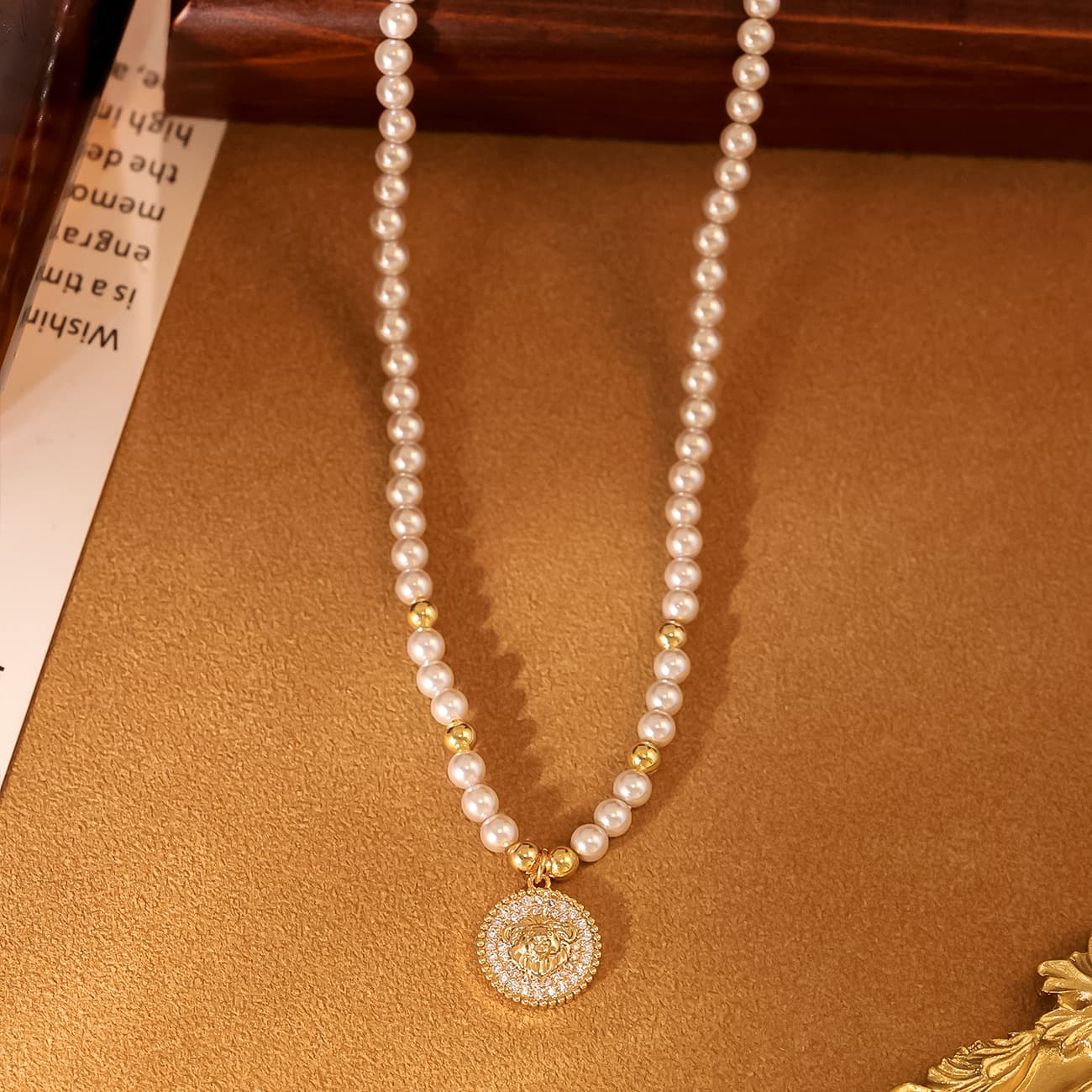 Manta Rose Zirconia Inlaid Pearl Necklace - 1