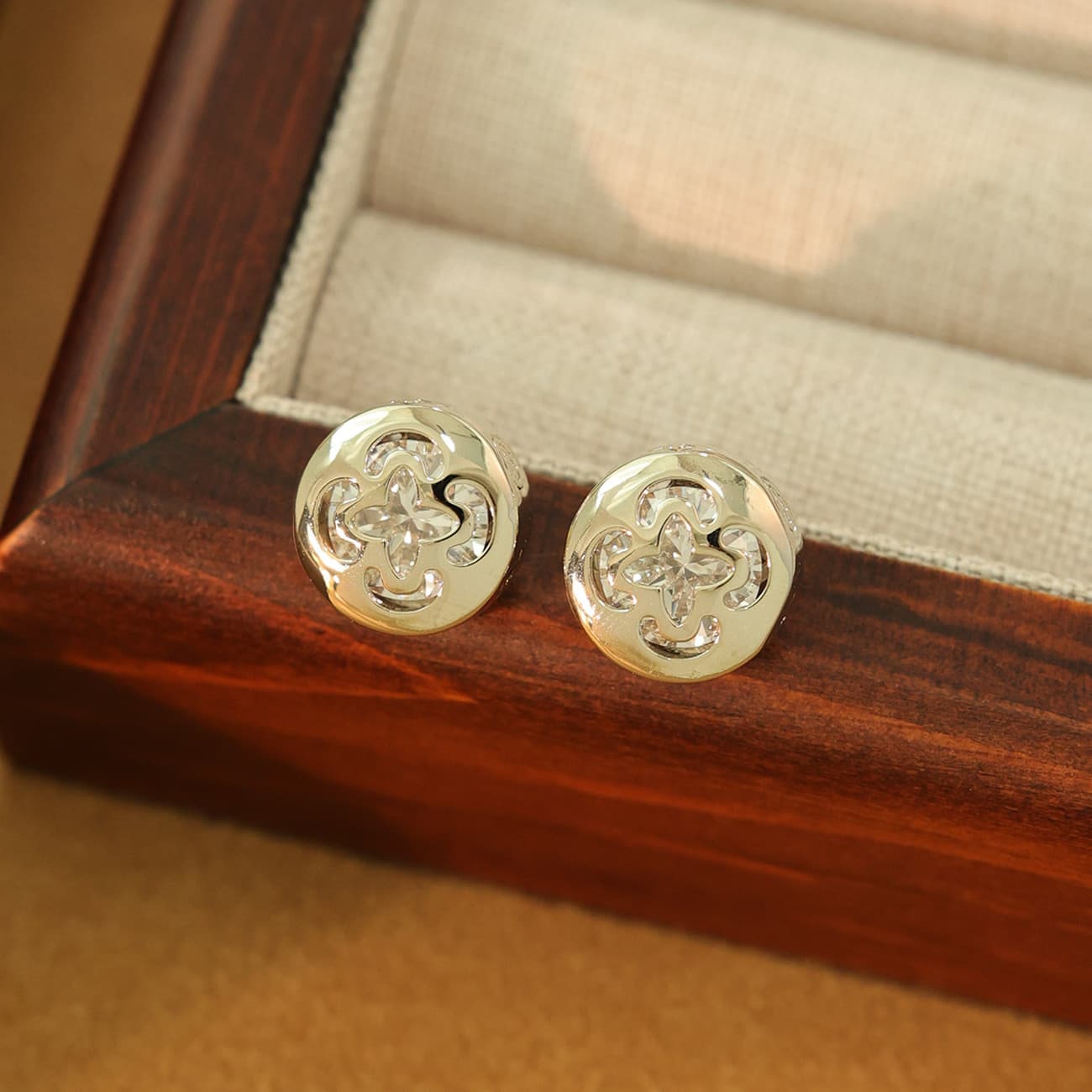 925 Silver Gold Plated Eight Awn Star Diamond Stud Earrings - 1