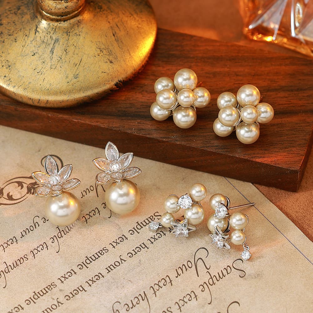 Autumn Winter Snowflake Pearl Non-Piercing Ear Clips - 1