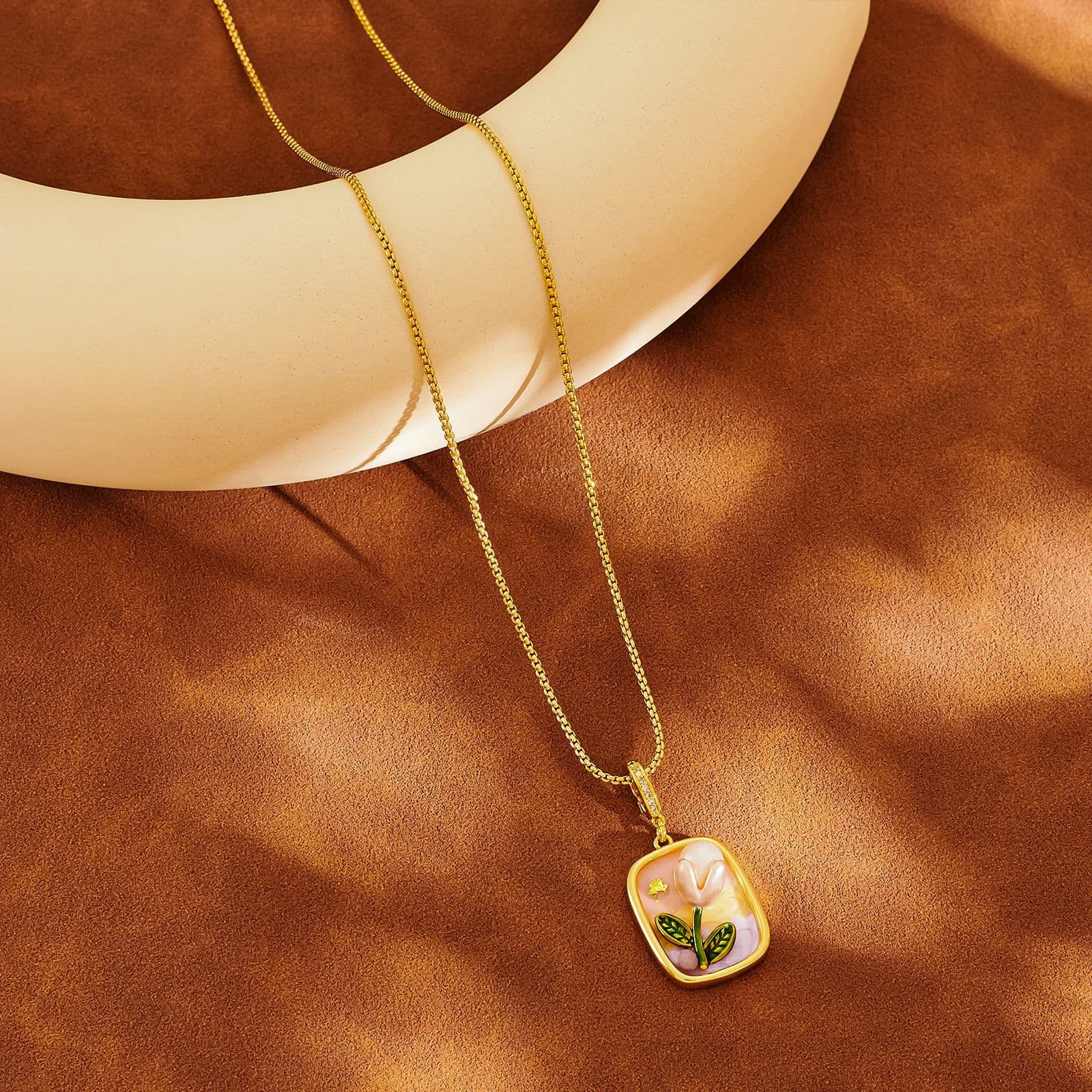 Natural Baroque Pearl Vintage Style Flower Pendant Necklace - 1