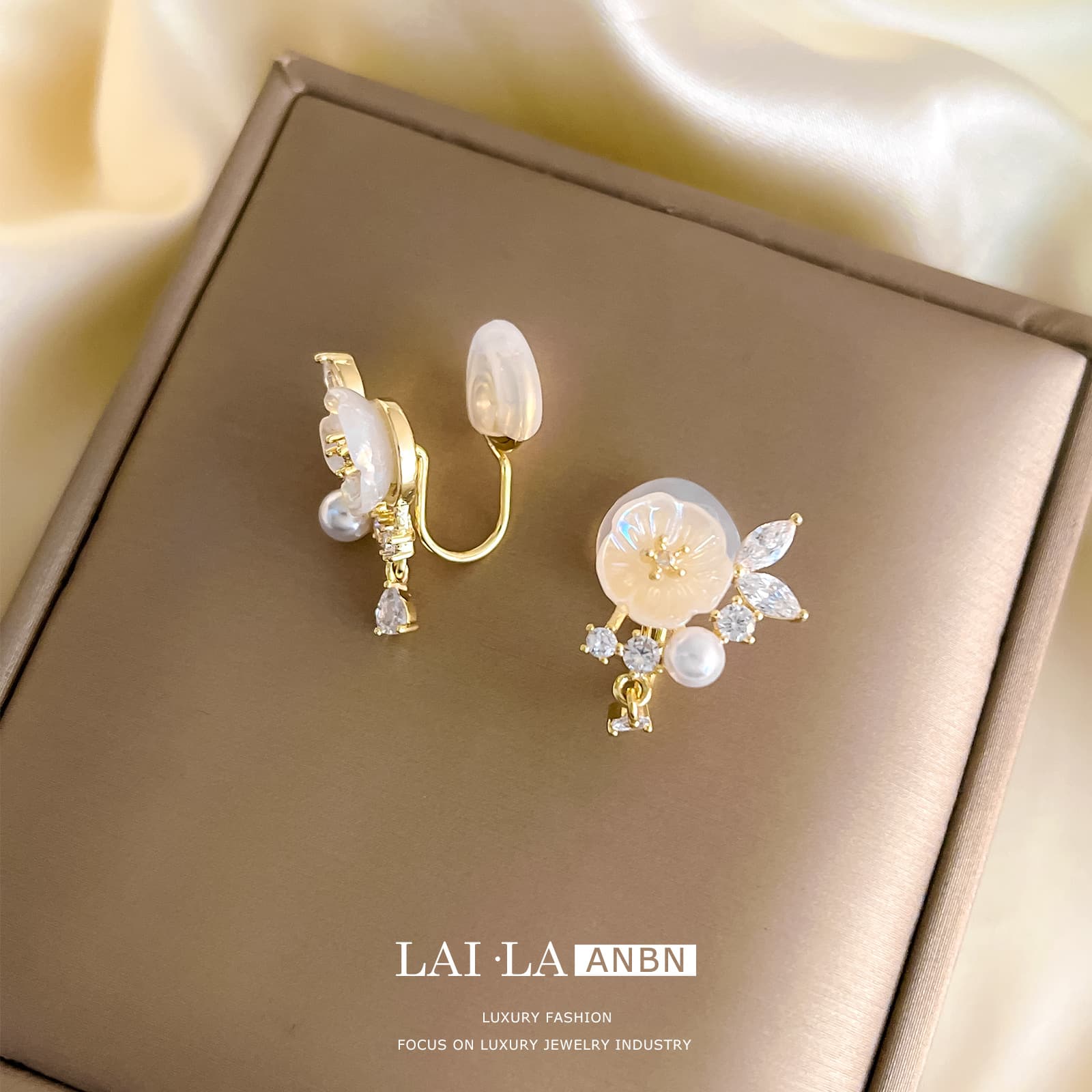 Flower Pearl Zircon Ear Studs and Non-Pierced Ear Clips - 1